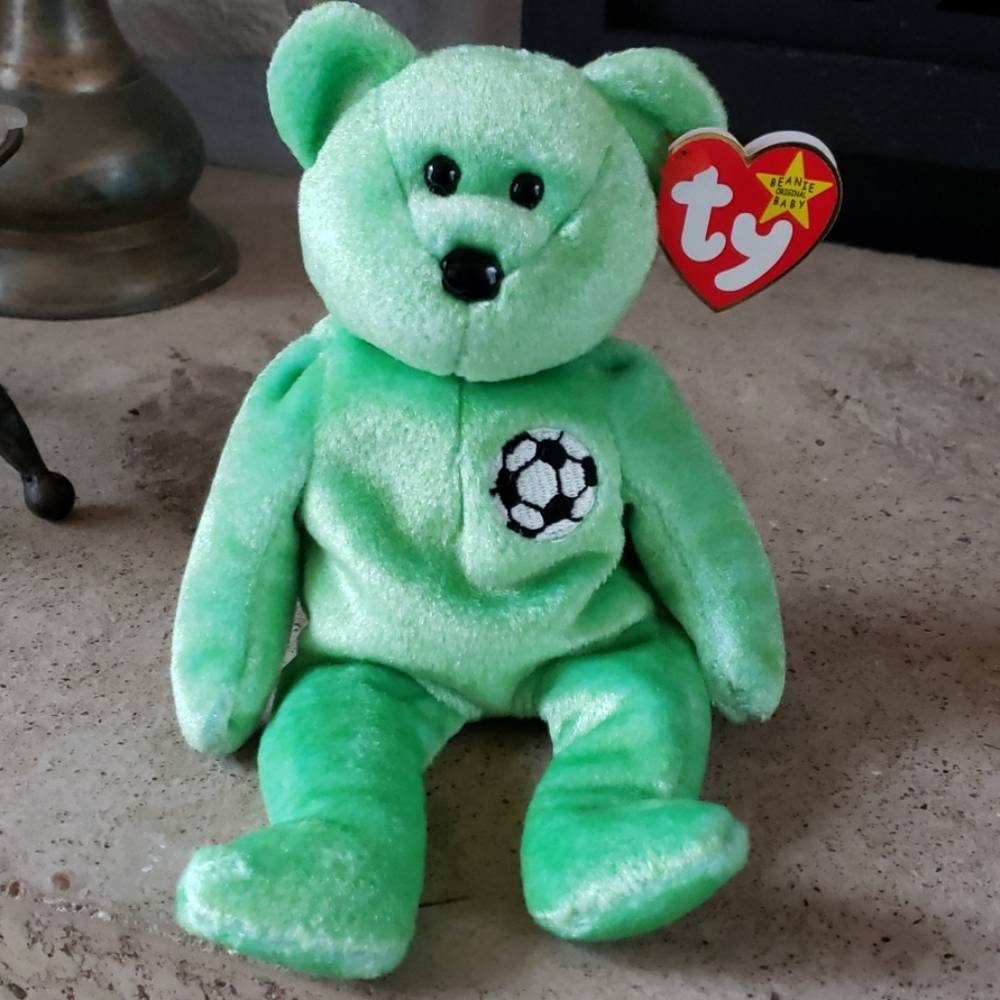 Ty Beanie Baby, Kicks the Soccer Bear